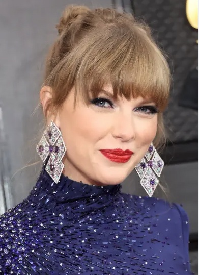 Taylor Swift Smiling